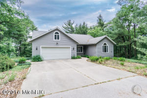 1663 Crystal Lake Rd, Whitehall, MI 49461 photo 2