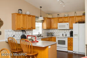235 E Allen Rd, Howell, MI 48855 photo 3