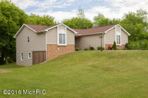 235 E Allen Rd, Howell, MI 48855 photo 2