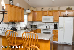 235 E Allen Rd, Howell, MI 48855 photo 4