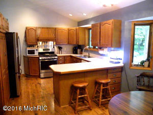 10152 Button Rd, Belding, MI 48809 photo 2