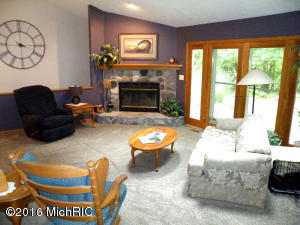 10152 Button Rd, Belding, MI 48809 photo 5
