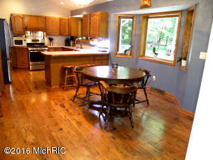 10152 Button Rd, Belding, MI 48809 photo 3