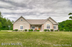 215 E 96th St, Newaygo, MI 49337 photo 4