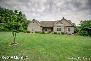 215 E 96th St, Newaygo, MI 49337 photo 1