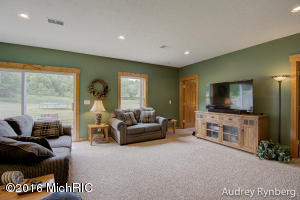 215 E 96th St, Newaygo, MI 49337 photo 29