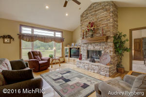215 E 96th St, Newaygo, MI 49337 photo 12