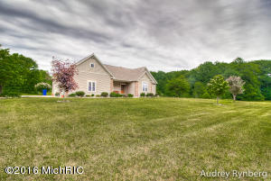 215 E 96th St, Newaygo, MI 49337 photo 8