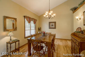 215 E 96th St, Newaygo, MI 49337 photo 9