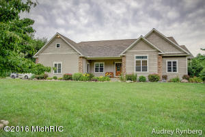 215 E 96th St, Newaygo, MI 49337 photo 2