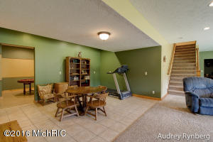 215 E 96th St, Newaygo, MI 49337 photo 32