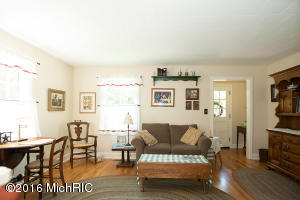 126 Gilkey St, Plainwell, MI 49080 photo 5