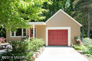 126 Gilkey St, Plainwell, MI 49080 photo 2
