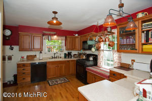 126 Gilkey St, Plainwell, MI 49080 photo 6