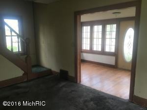 115 Leonard, Belding, MI 48809 photo 4