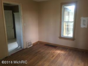 115 Leonard, Belding, MI 48809 photo 2