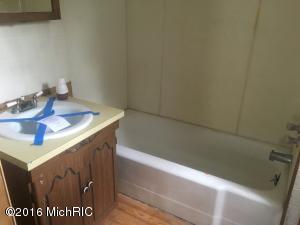 115 Leonard, Belding, MI 48809 photo 6
