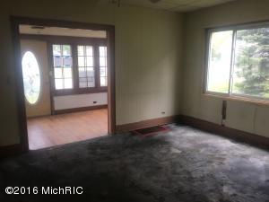 115 Leonard, Belding, MI 48809 photo 3