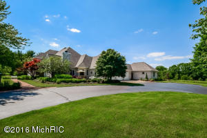 719 Saddlebrook, Ada, MI 49301 photo 2