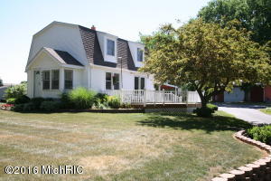 6237 W Riverside Dr, Saranac, MI 48881 photo 2