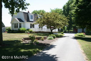 6237 W Riverside Dr, Saranac, MI 48881 photo 1