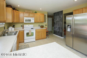 1313 Alivia Dr, Plainwell, MI 49080 photo 8