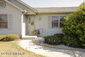 1313 Alivia Dr, Plainwell, MI 49080 photo 3