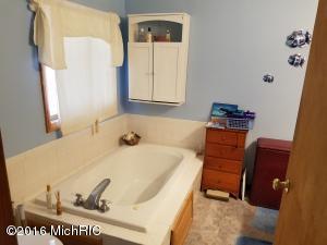 9459 E Colby Rd, Crystal, MI 48818 photo 6