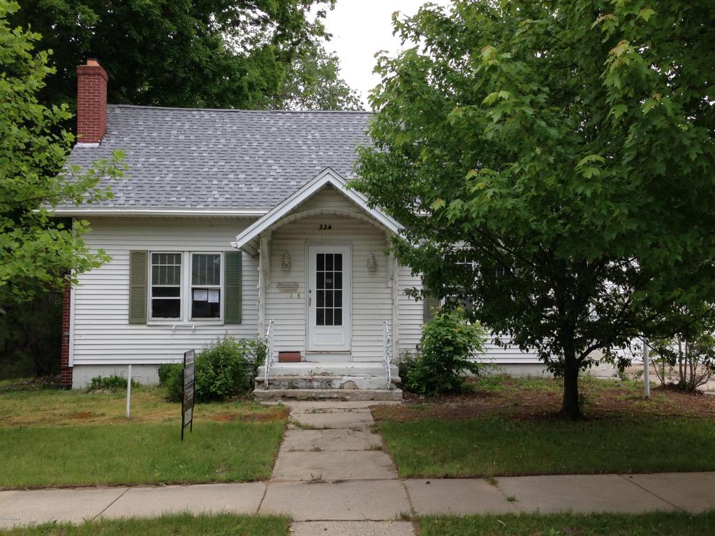 324 E Congress St, Belding, MI 48809 photo 2