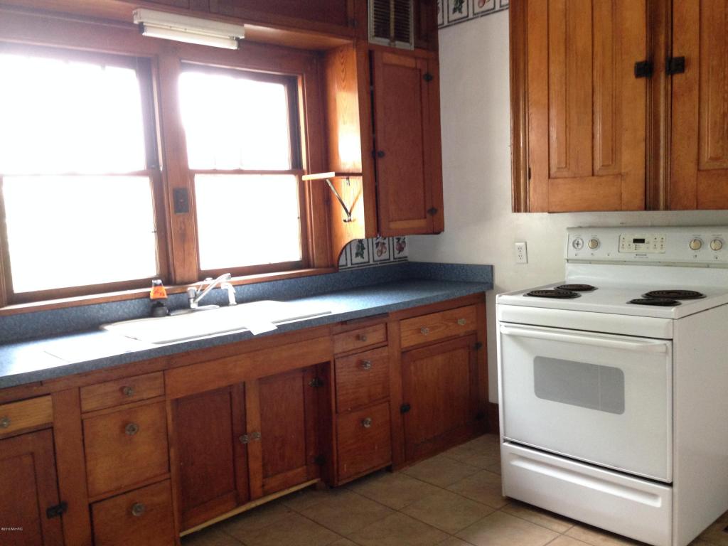 324 E Congress St, Belding, MI 48809 photo 8