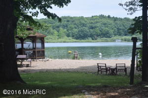 9905 Beachview Dr, Jerome, MI 49249 photo 4