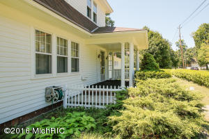 409 E Hoffman St, Three Rivers, MI 49093 photo 3