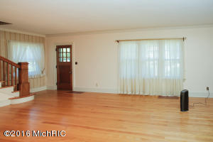 409 E Hoffman St, Three Rivers, MI 49093 photo 6
