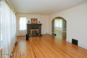 409 E Hoffman St, Three Rivers, MI 49093 photo 4