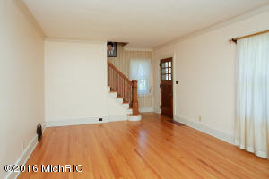 409 E Hoffman St, Three Rivers, MI 49093 photo 7
