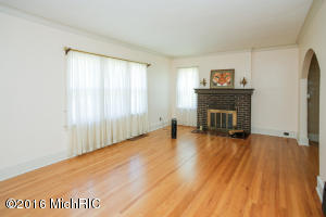 409 E Hoffman St, Three Rivers, MI 49093 photo 5
