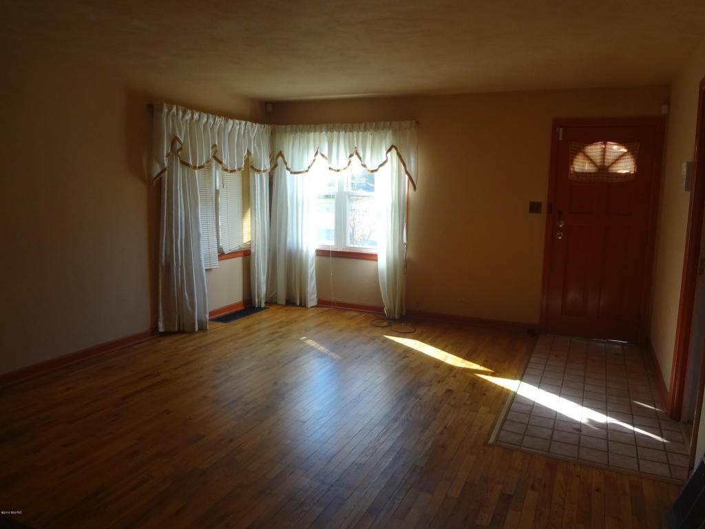 202 N Second St, Cassopolis, MI 49031 photo 7