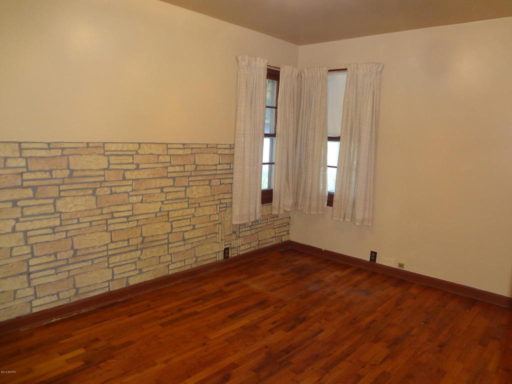202 N Second St, Cassopolis, MI 49031 photo 9