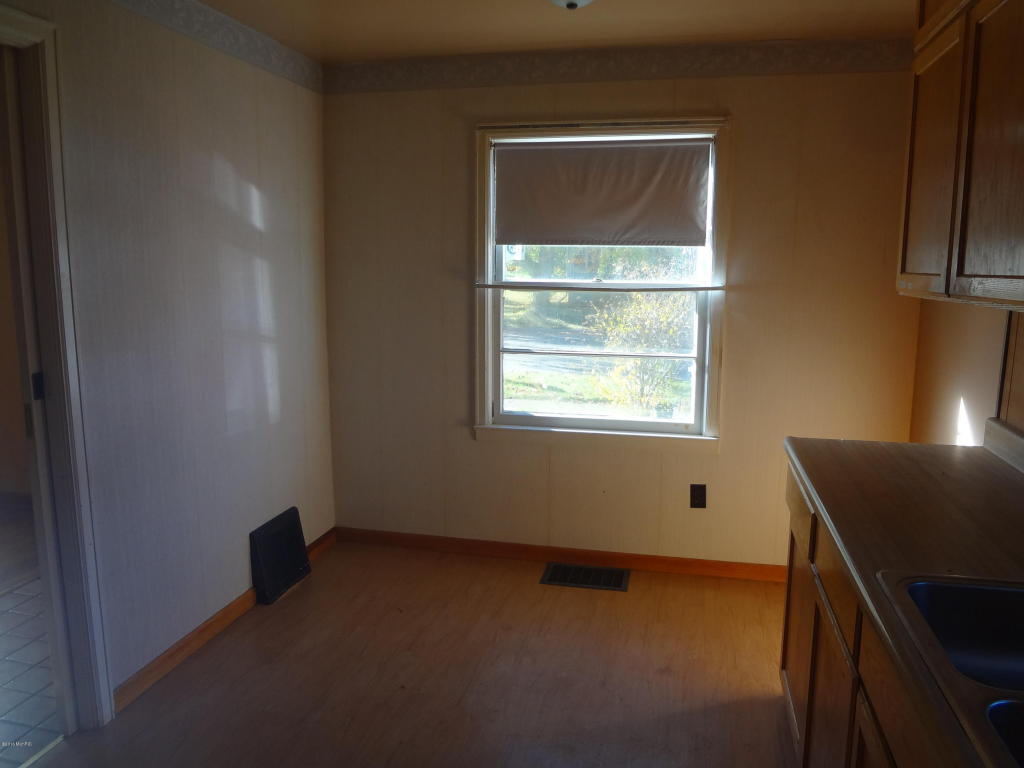 202 N Second St, Cassopolis, MI 49031 photo 4
