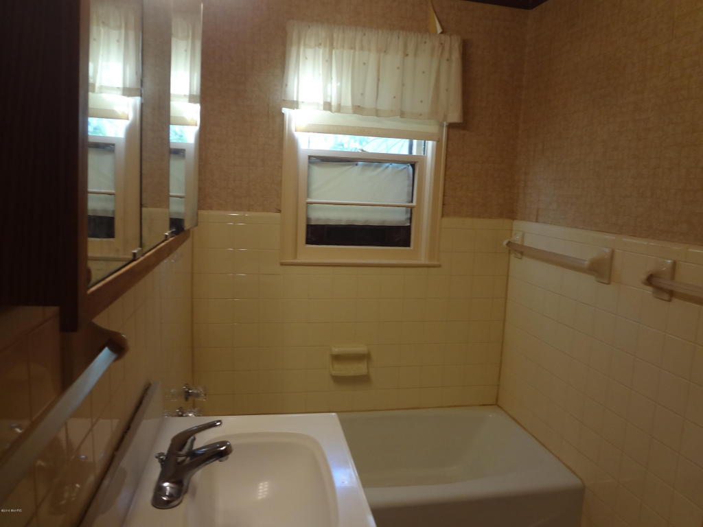 202 N Second St, Cassopolis, MI 49031 photo 10