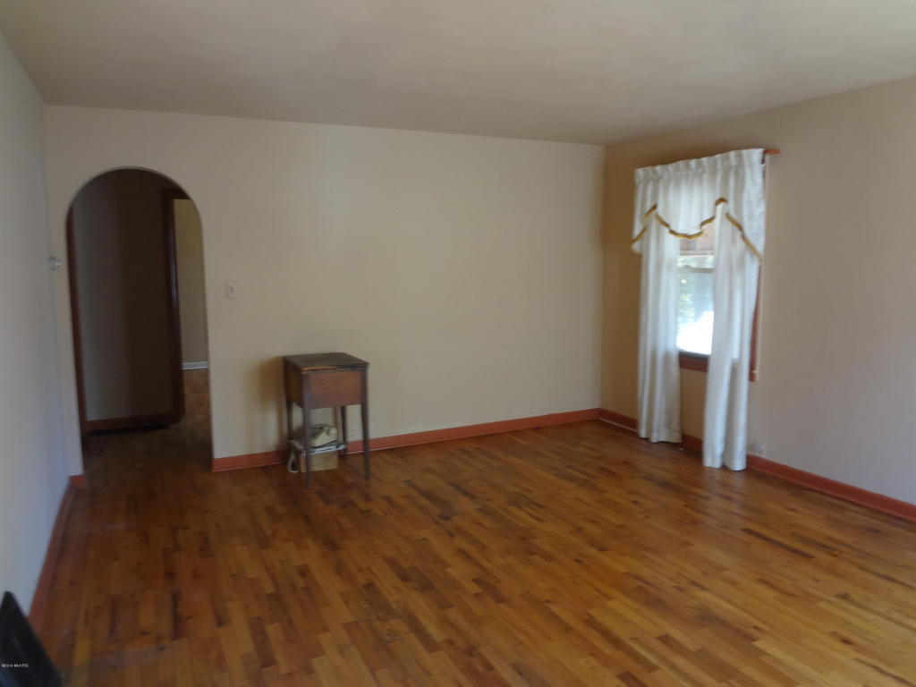202 N Second St, Cassopolis, MI 49031 photo 6