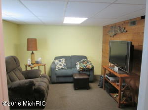 5581 Paradise Dr, Reading, MI 49274 photo 8