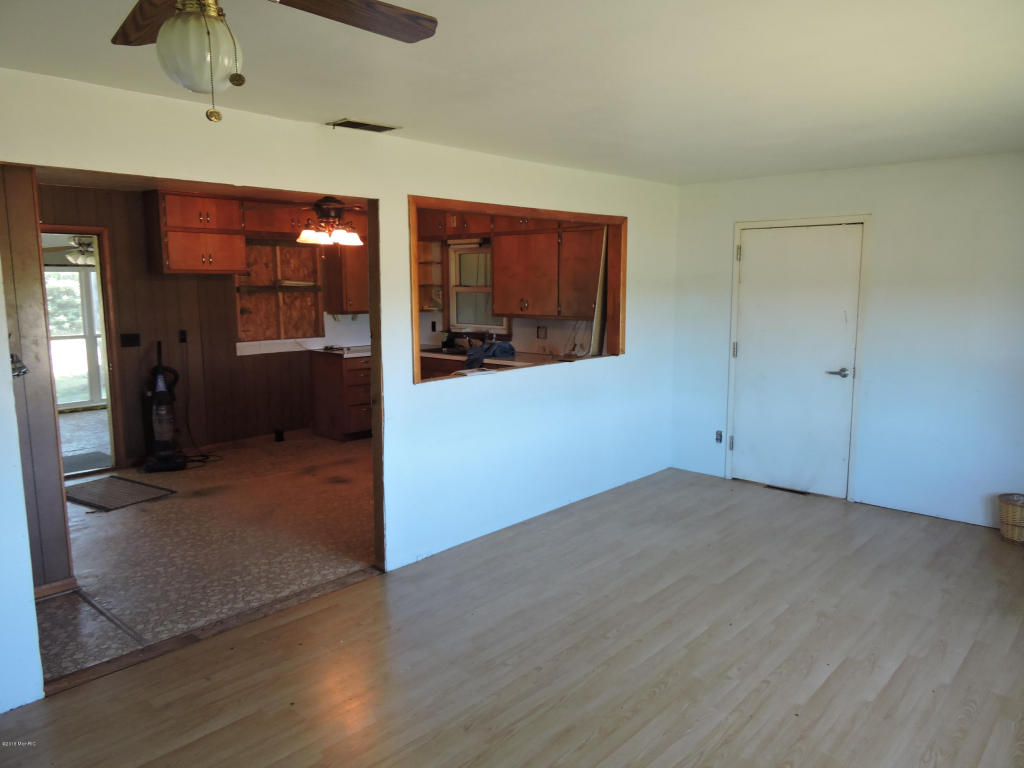 11192 E Washington Rd, Wheeler, MI 48662 photo 9