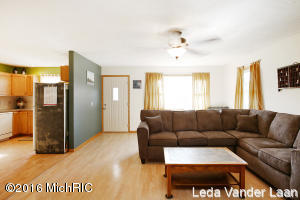425 River St, Belding, MI 48809 photo 3