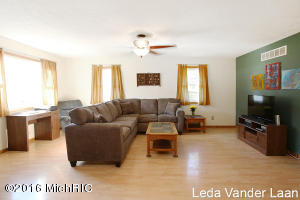 425 River St, Belding, MI 48809 photo 4