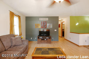 425 River St, Belding, MI 48809 photo 5