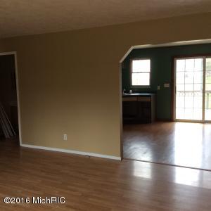 201 Earle St, Belding, MI 48809 photo 3