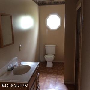 201 Earle St, Belding, MI 48809 photo 18