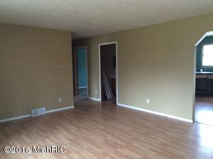 201 Earle St, Belding, MI 48809 photo 2