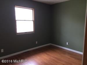 201 Earle St, Belding, MI 48809 photo 17